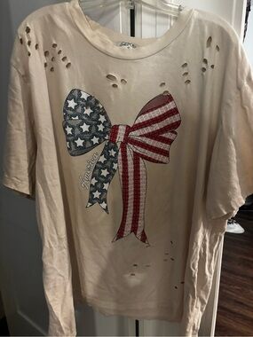 🇺🇸Cream distressed Graphic Tee with American Flag Bow - The Post

Final sale
